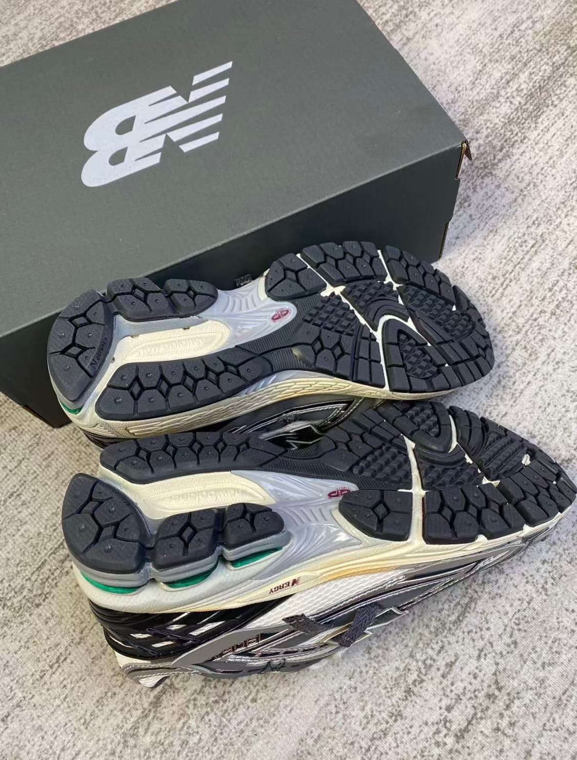 뉴발란스 1906A 실버 메탈릭 캐슬락 상품이미지6