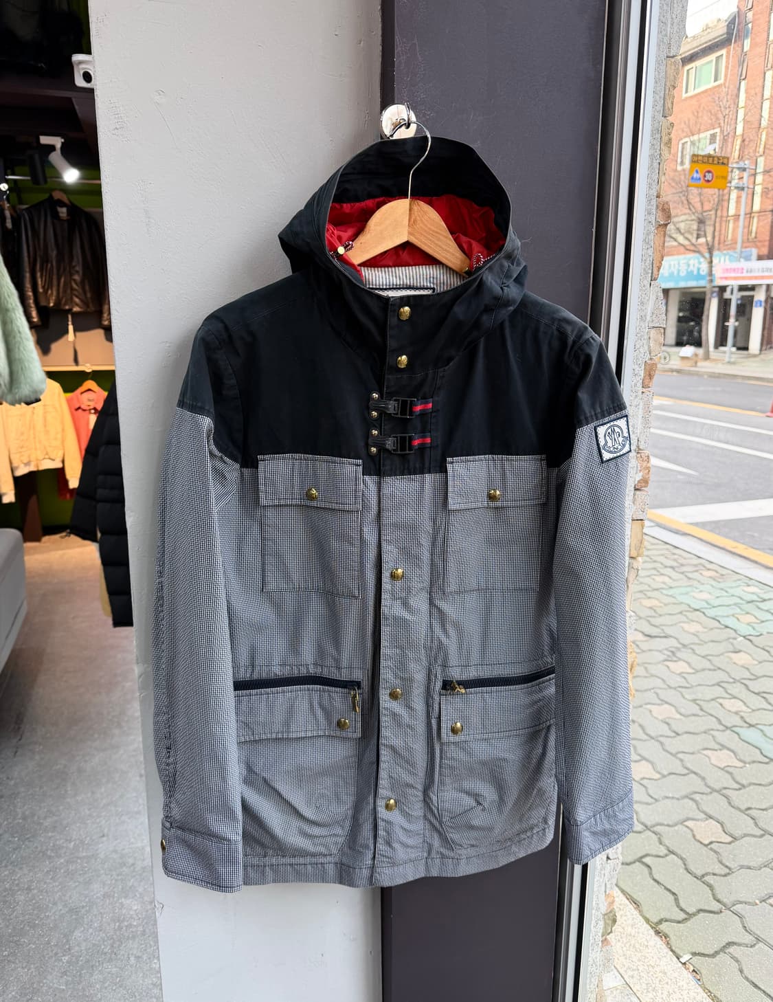 2/ 몽클레어 감마블루 금장버튼 쉘 후디 자켓 상품이미지3