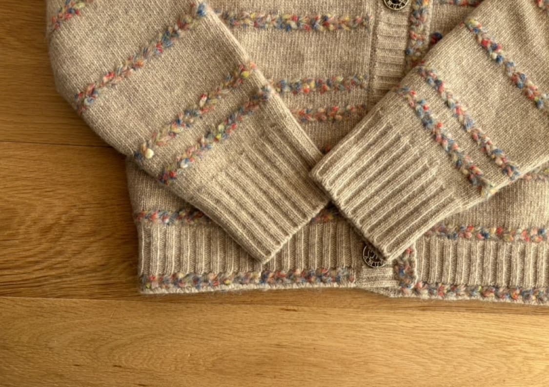 마인(MINE) 캐시미어 혼방 보석버튼 모헤어 가디건 상품이미지3