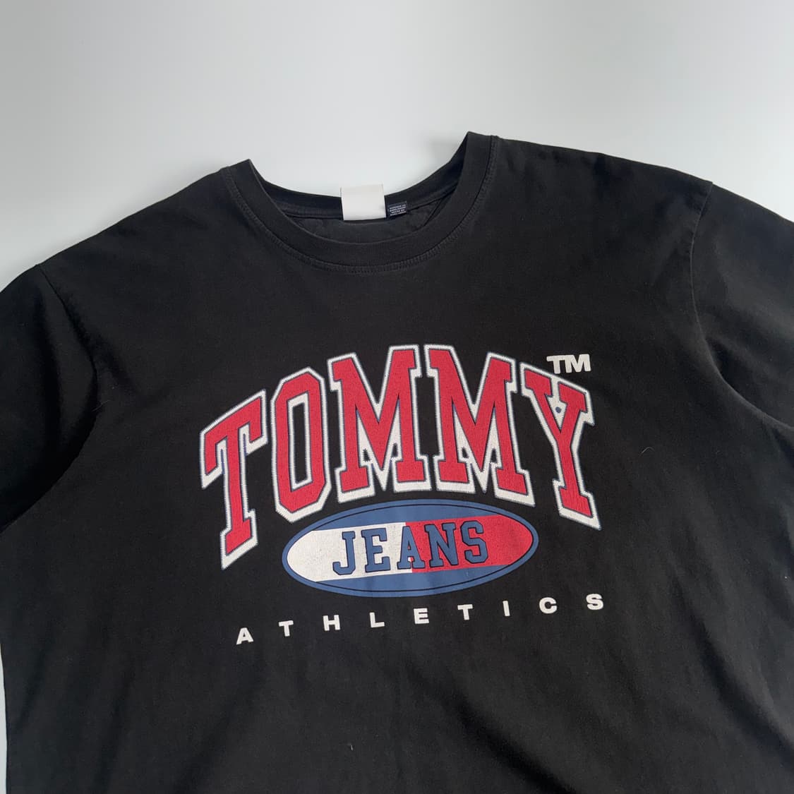 Tommy Hilfiger 타미힐피거 로고 프린팅 블랙 반팔티  상품이미지4