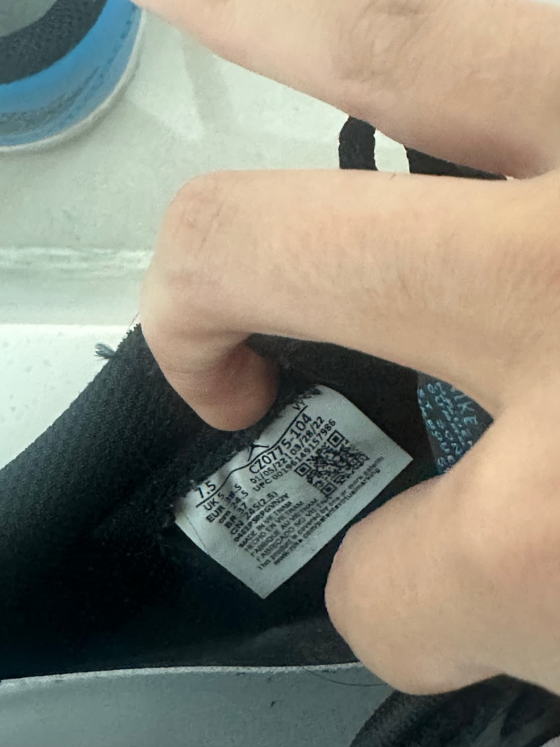 조던 1 레트로 로우 OG 블랙 앤 다크 파우더 블루 245 상품이미지5