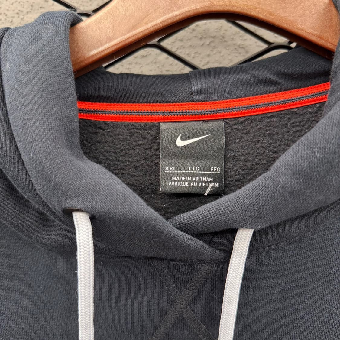 나이키 카이리 어빙 후드티 레드스트링 측면 레터링 디테일 블랙 상품이미지2