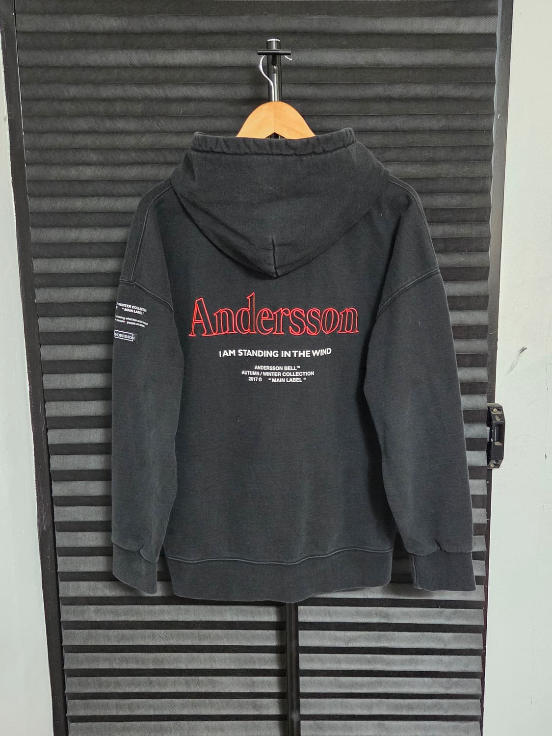 [앤더슨벨] 유니섹스 17A/W 메인 라벨 후드티 | 00122 상품이미지7
