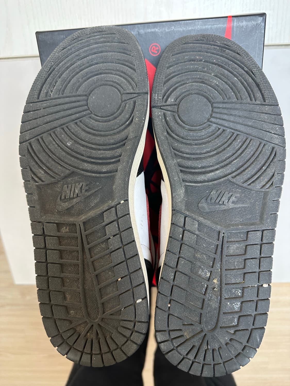 275 조던1 하이 짐레드 피고래 상품이미지8