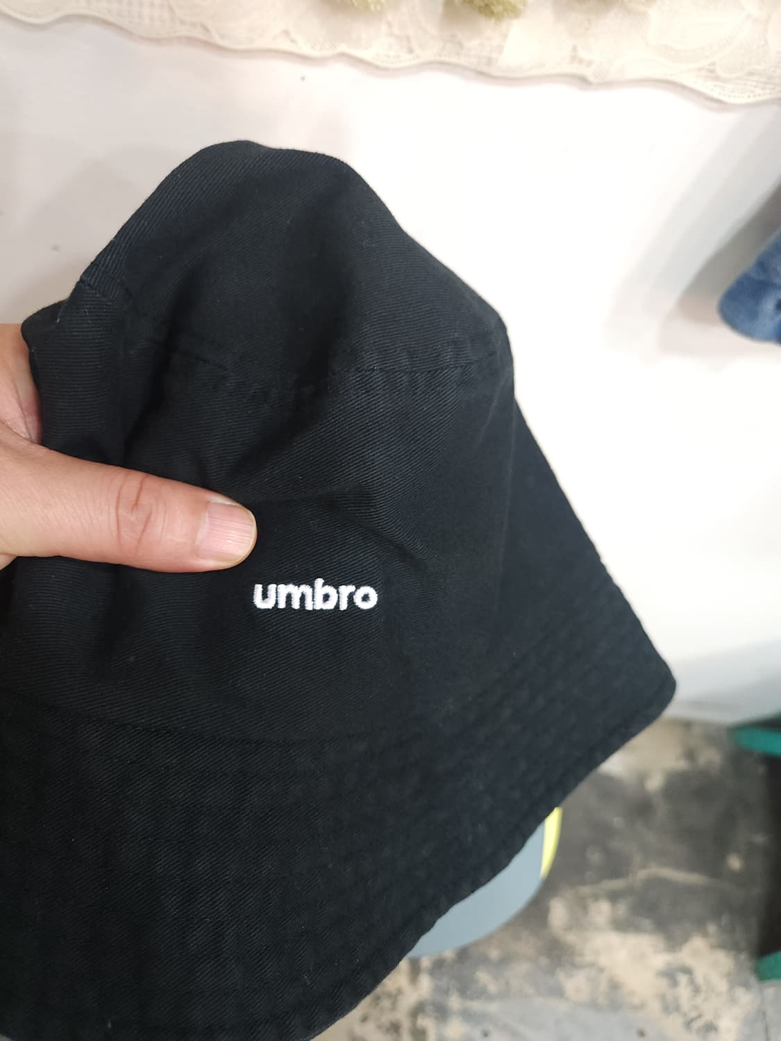 엄브로 블랙 미니 자수로고 버킷햇

 상품이미지2