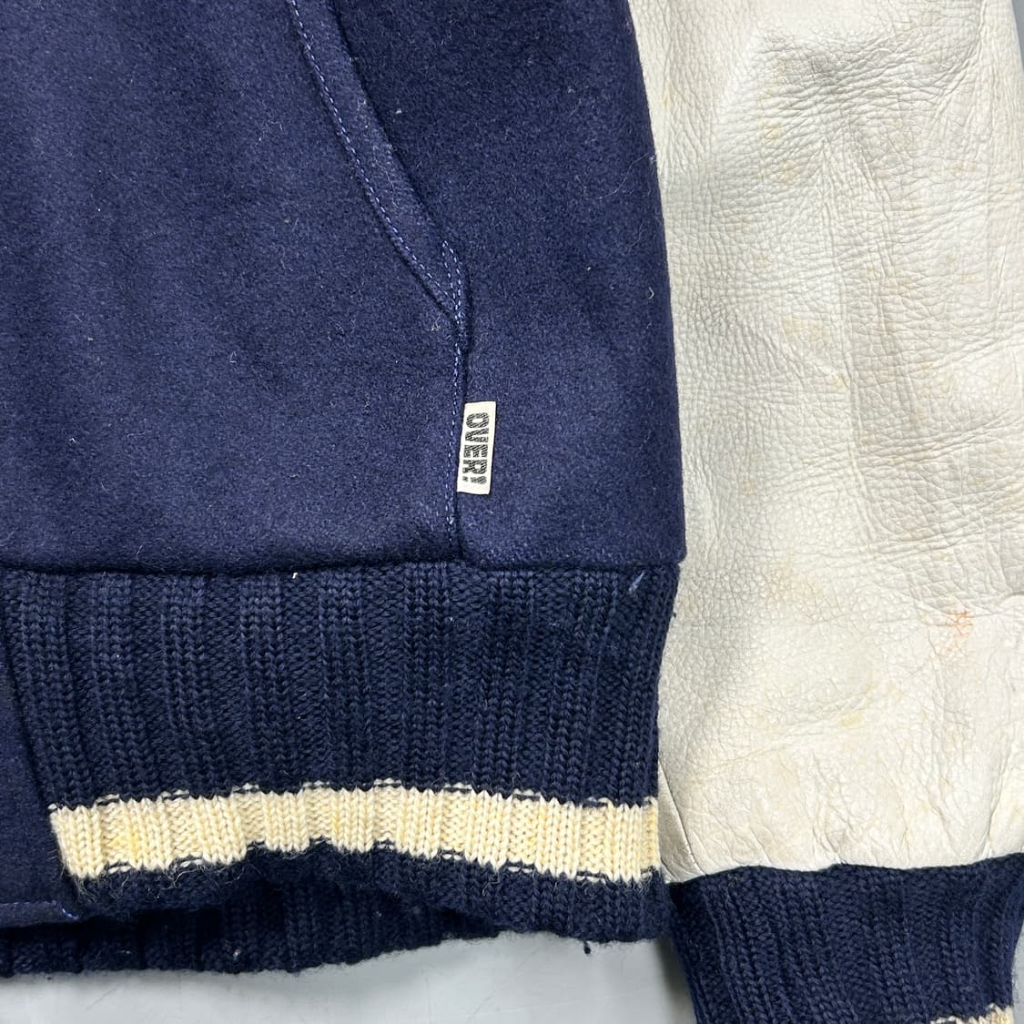 오버 더 스트라이프 레더 스타디움 자켓  상품이미지4