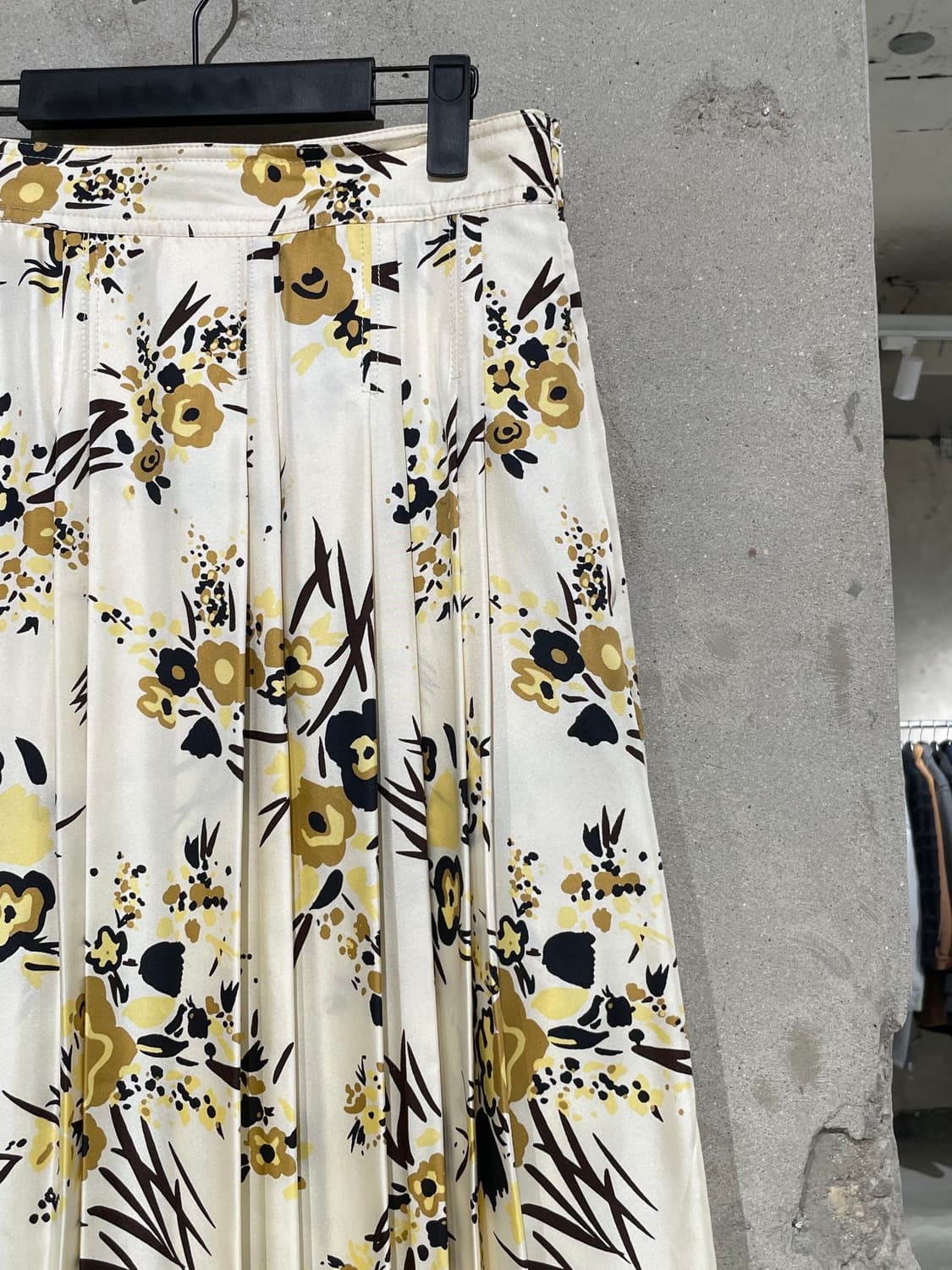 토리버치 크림 플로럴 플리츠 실크 트윌 롱 스커트 상품이미지3