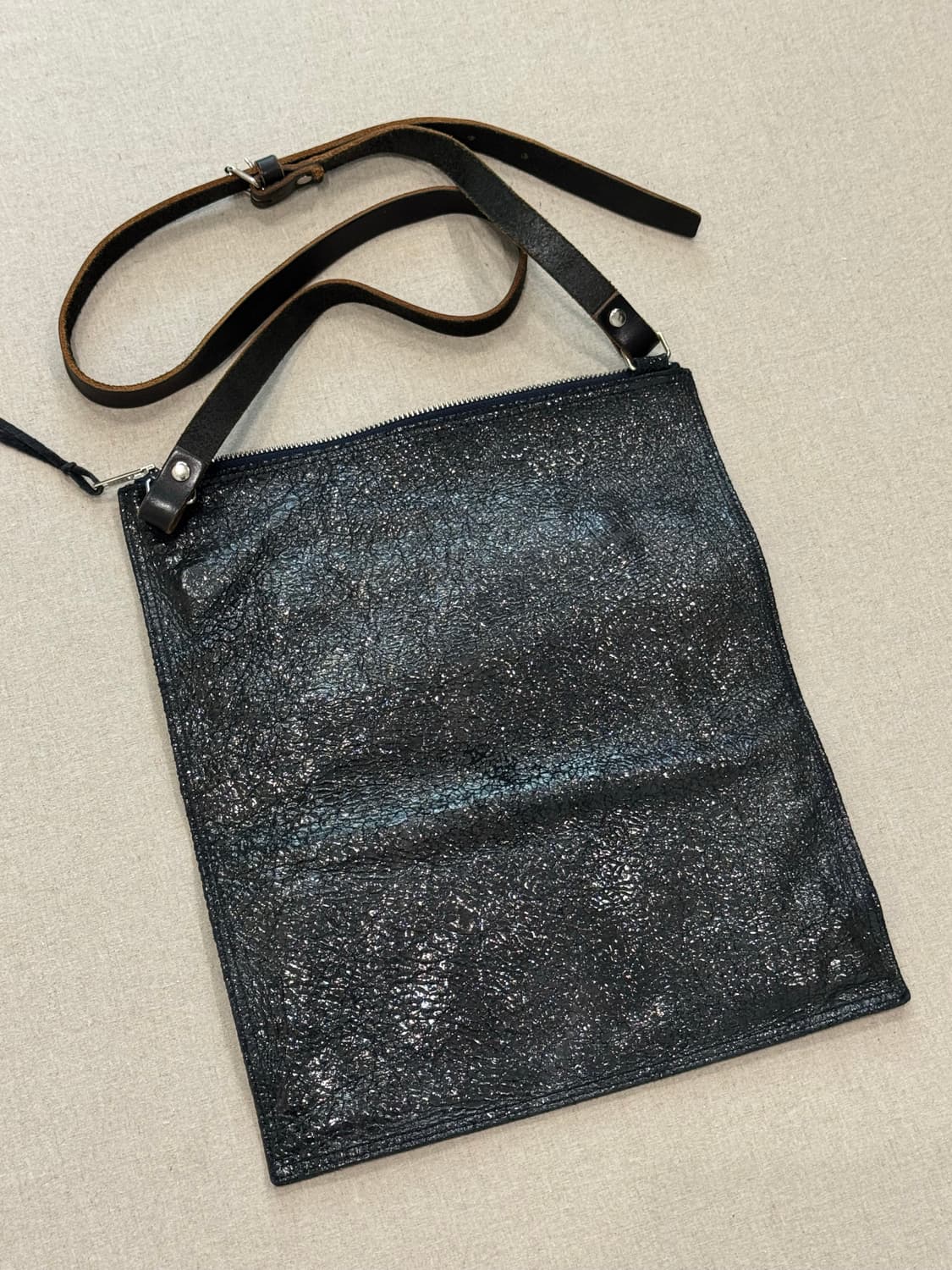 꼼데가르송 크랙 코티드 피그레더 미니 숄더백 상품이미지3