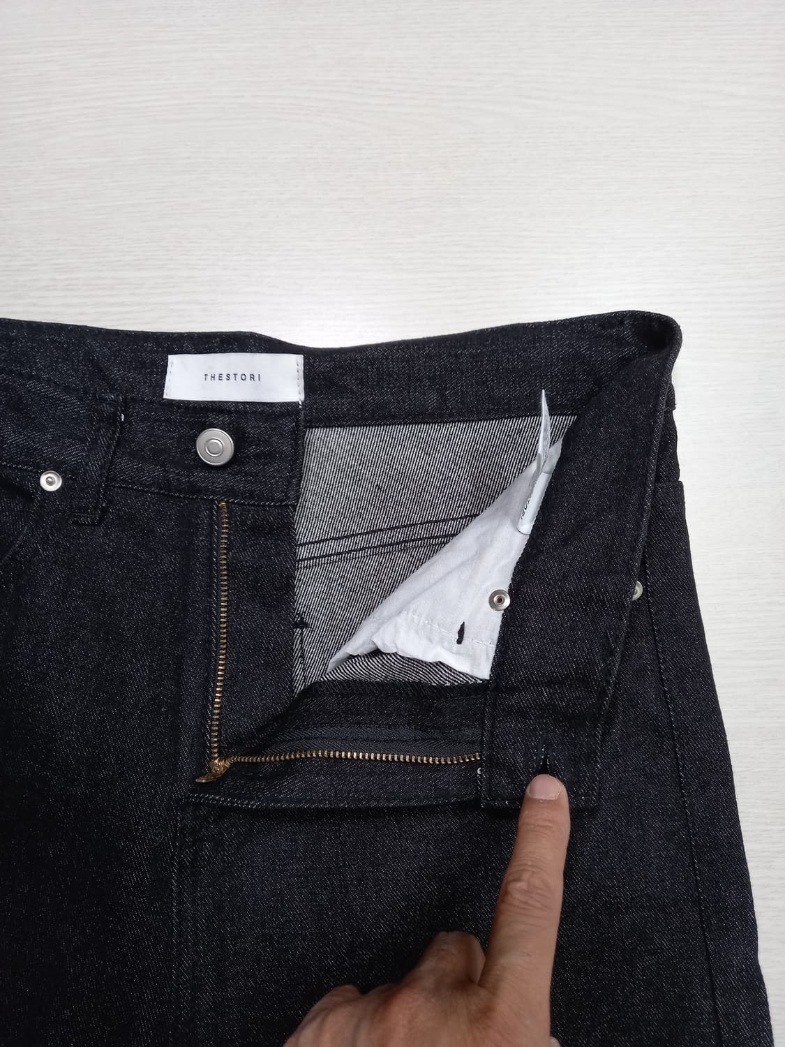 32 새상품  THESTORI 생지 하이웨이스트 일자진 블랙 32-357 상품이미지6
