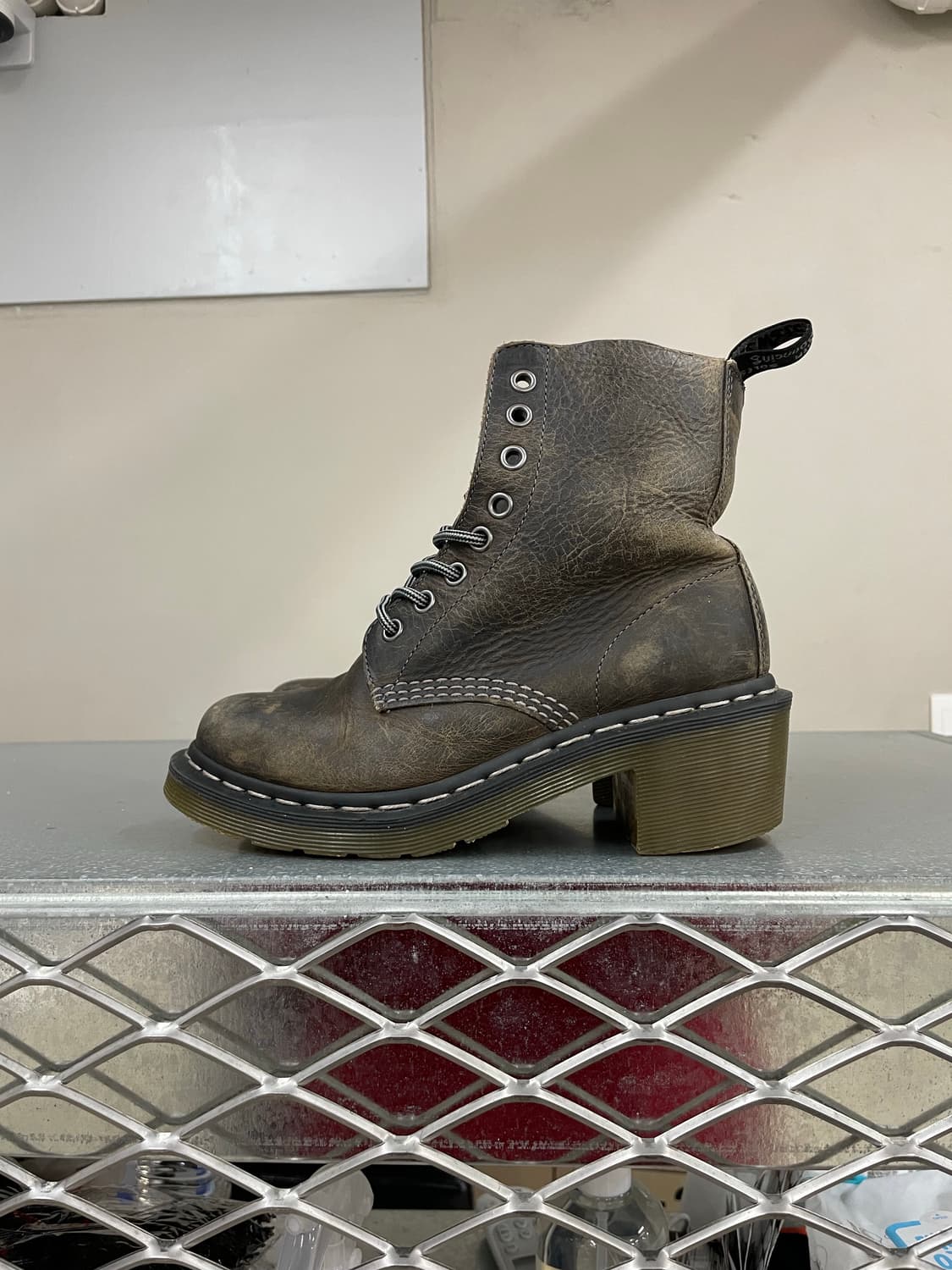 닥터마틴 다크브라운 8홀 워커 us5 상품이미지1