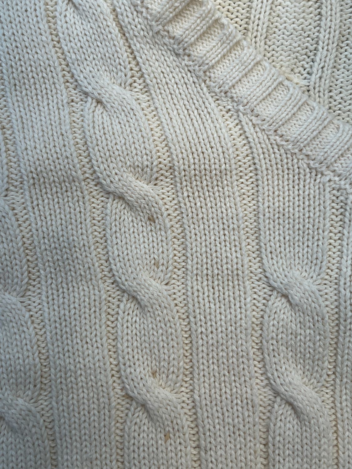 폴로 아이보리 꽈배기 브이넥 니트 상품이미지8