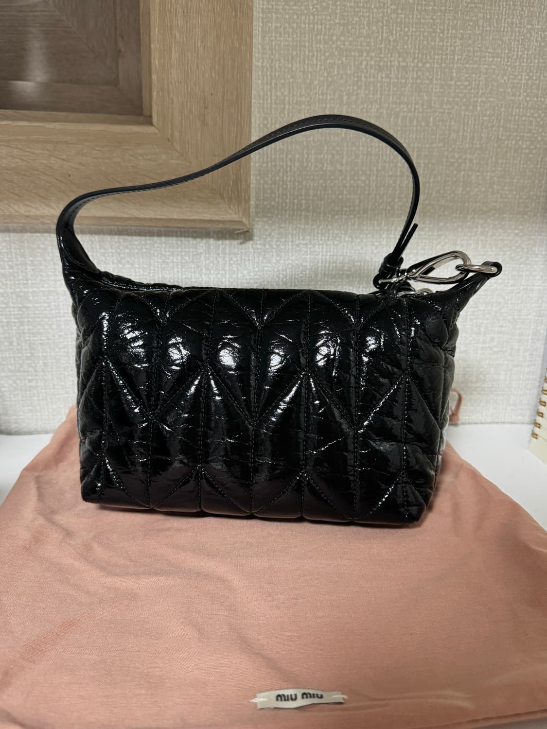 MIUMIU 미우미우 페이던트 스피릿 시레 미니백 블랙 상품이미지4