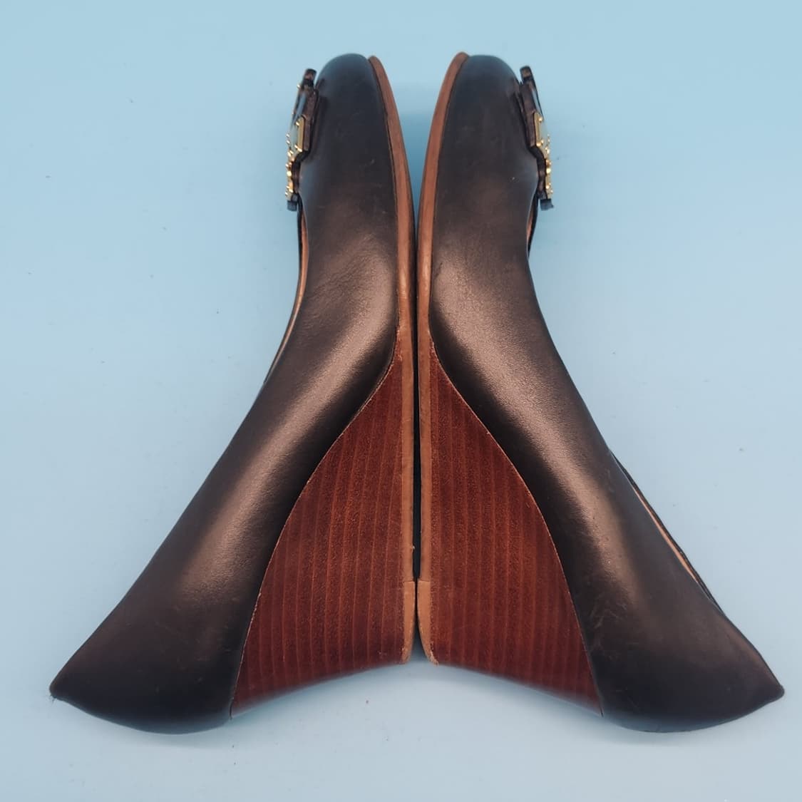 H 토리버치 블랙 골드 투톤 여성 웨지힐 6 230 굽6 상품이미지5