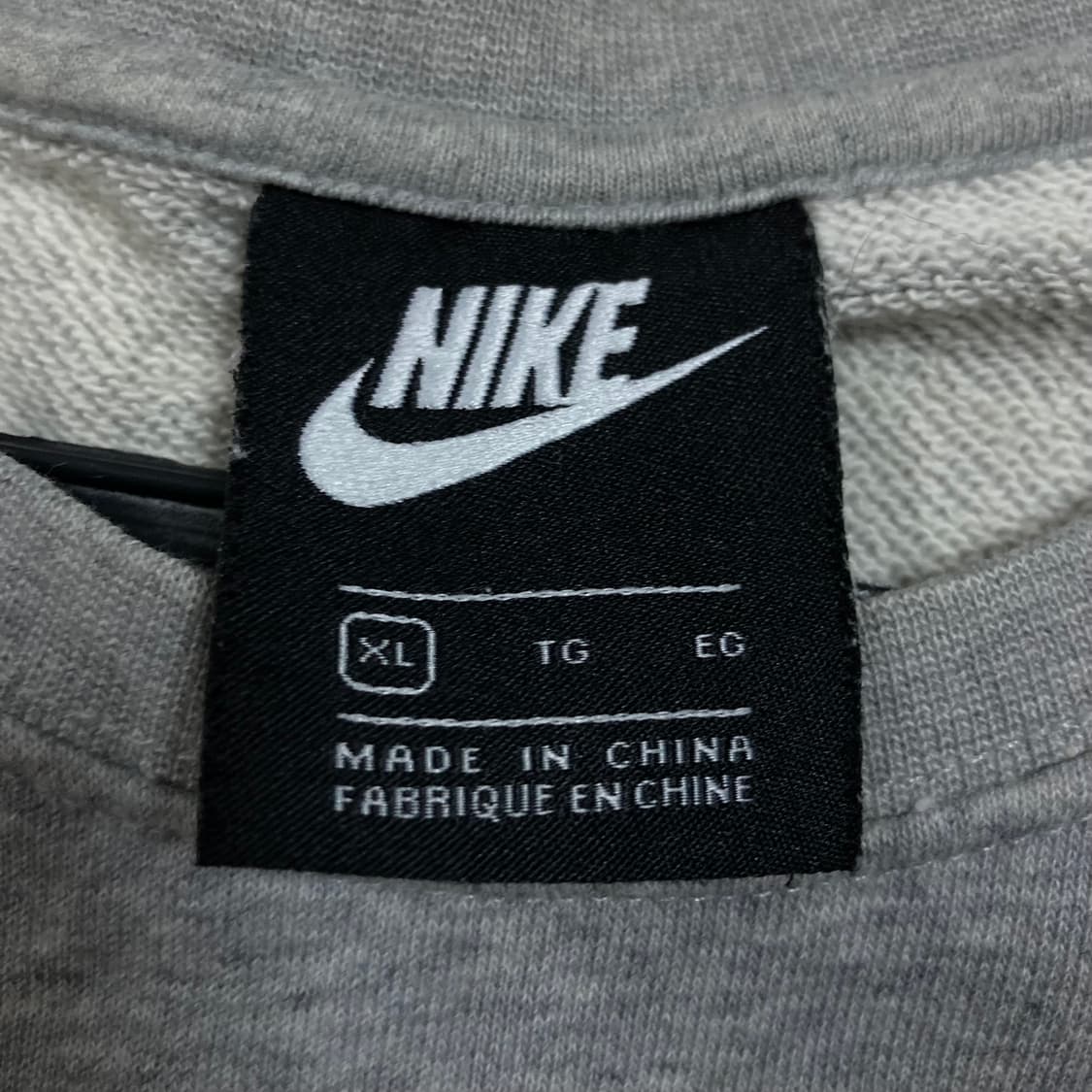 나이키 퓨추라 스몰 로고 그레이 미니멀 맨투맨 상품이미지3