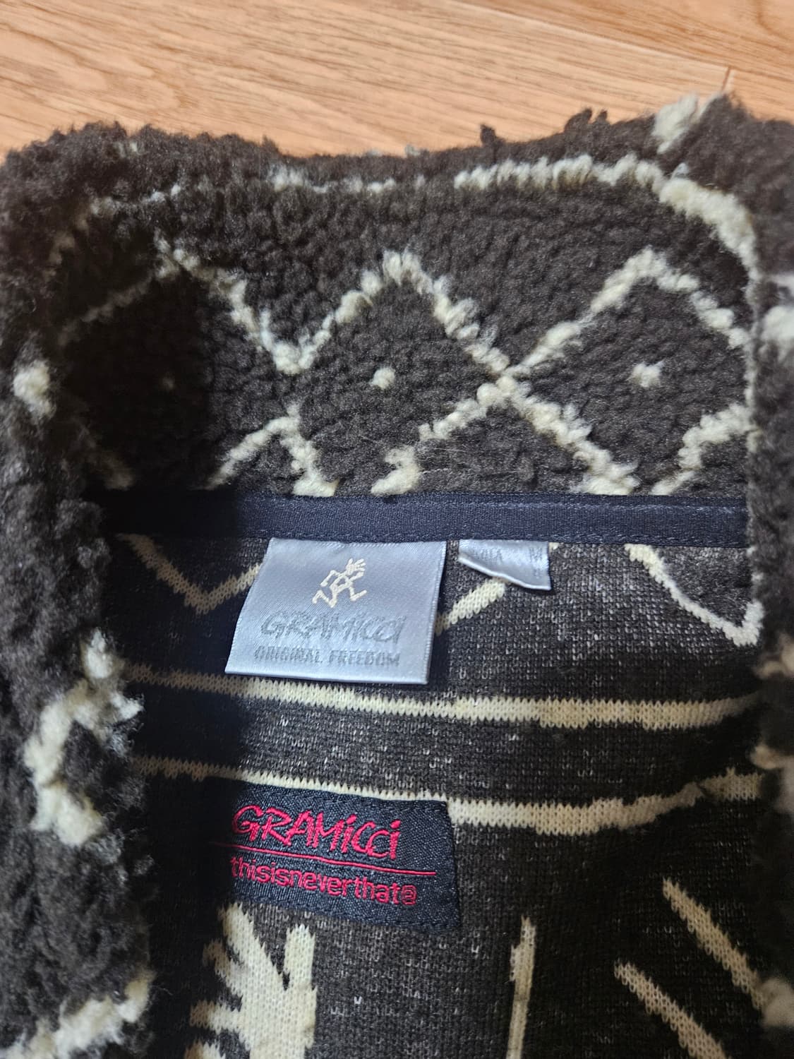 디스이즈네버댓 x 그라미치 플리스 베스트 브라운 조끼 후리스  상품이미지3