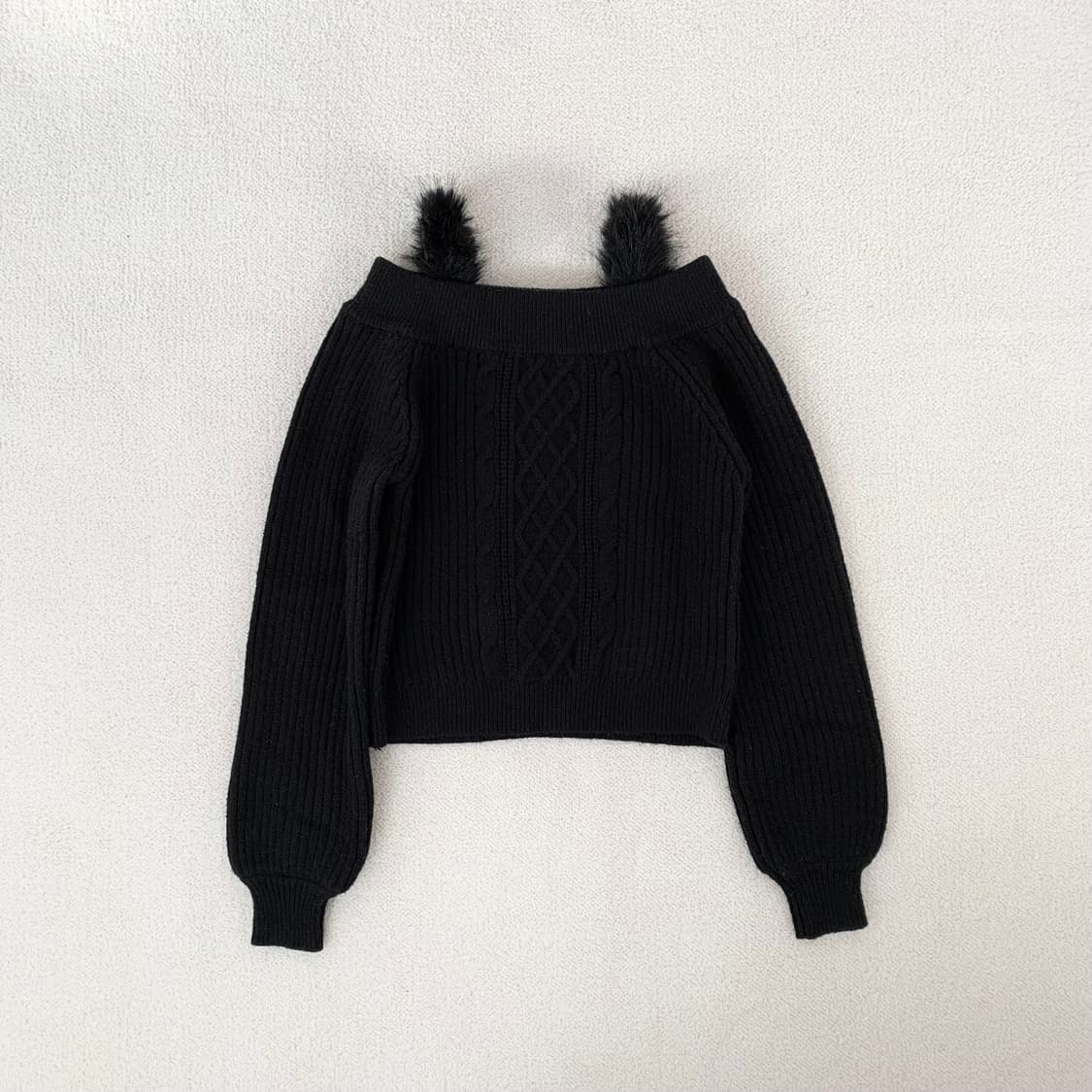 Ingni 갸루 블랙 오프숄더 니트 상품이미지1