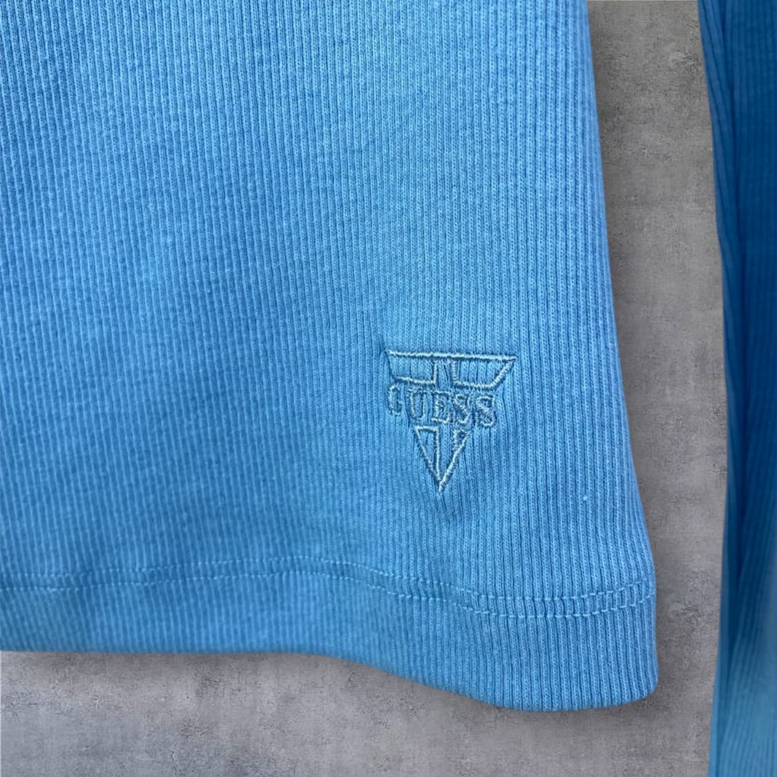 게스 Guess 스카이블루 슬림핏 골지 긴팔 티셔츠 XS 상품이미지6