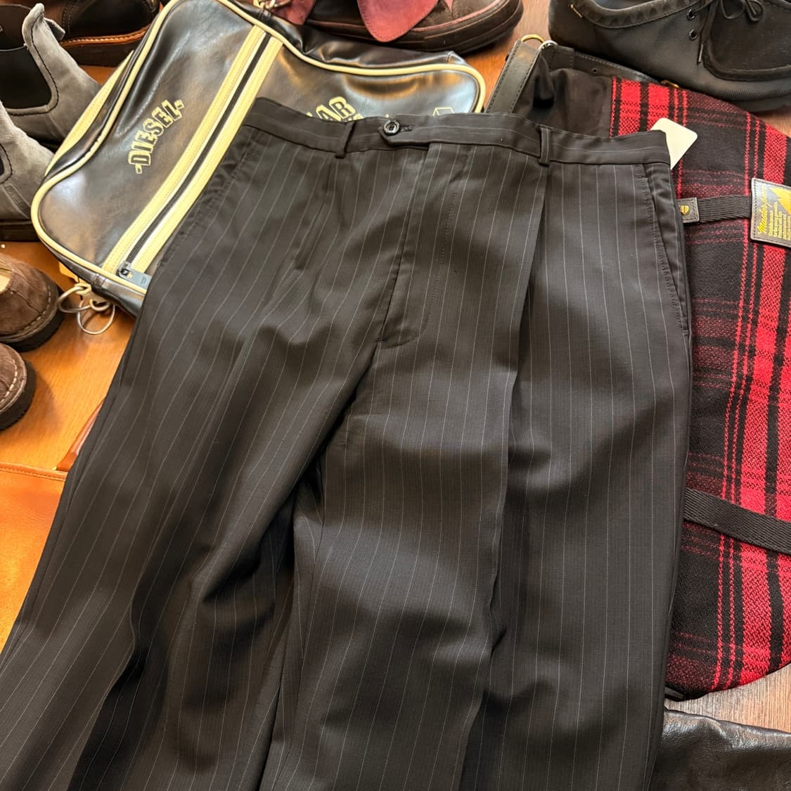 아르마니 꼴레지오니 원턱 스트라이프 블랙 카브라 슬랙스 팬츠 34 상품이미지2