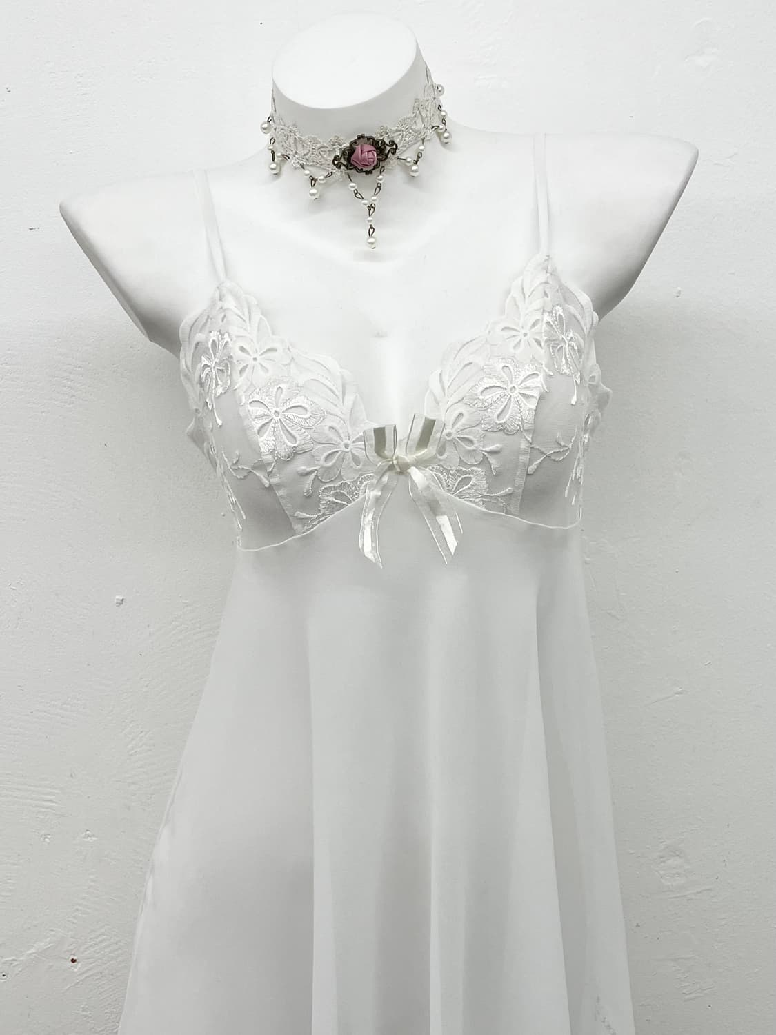 화이트 시어 자수 슬립 상품이미지2