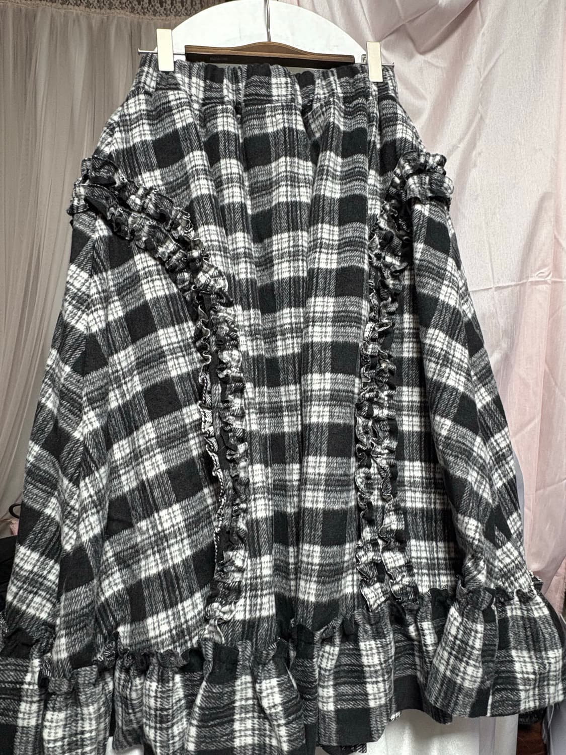 아이브가을 착용) 생긴스튜디오 러플 울 스커트 체크 상품이미지1