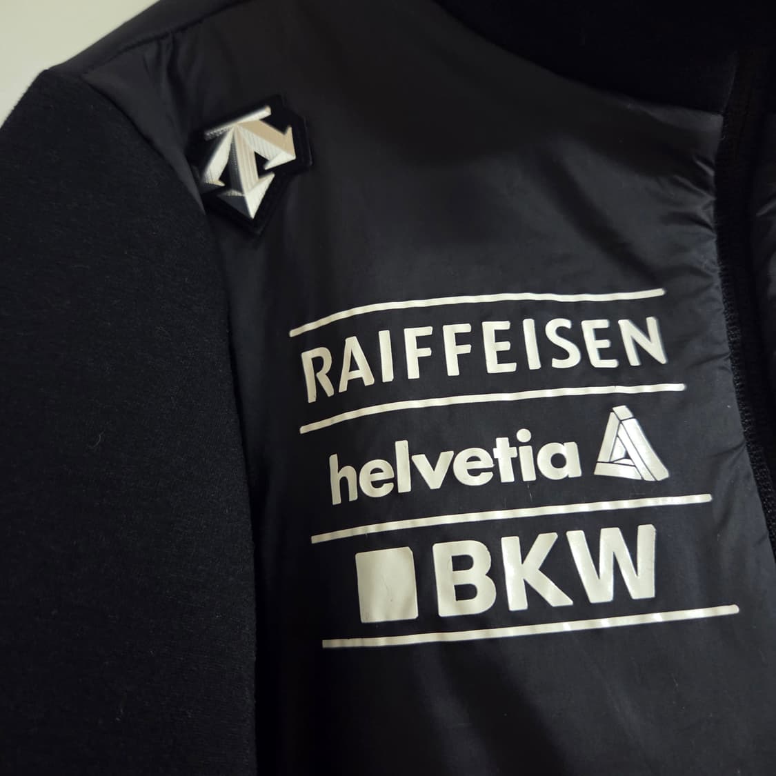 데상트 스위스 스키팀 아우디 스폰서 후리스 키즈 집업 상품이미지2