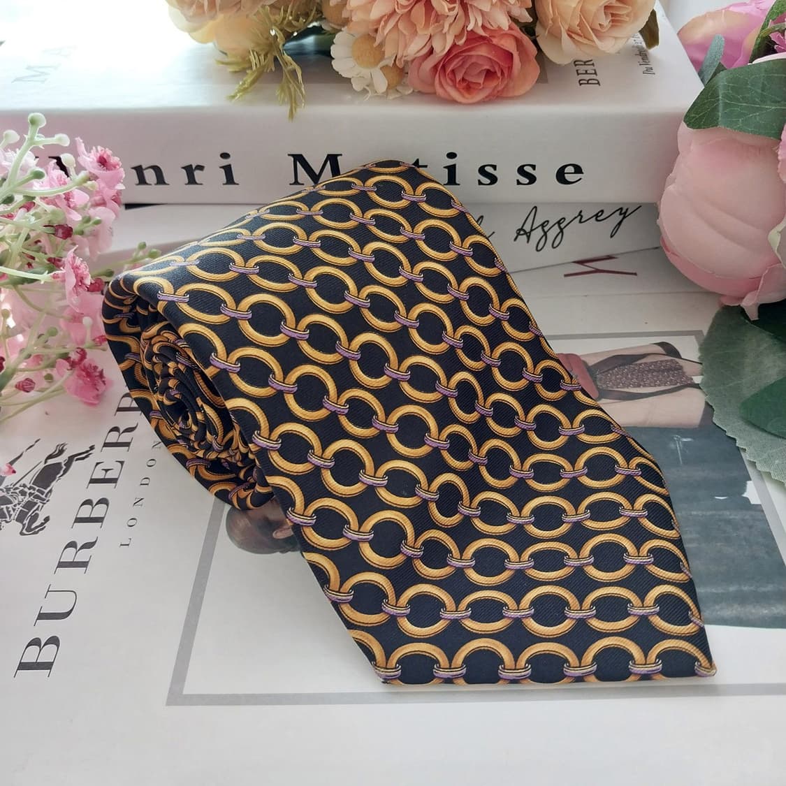 버버리 실크 골드&블랙 패턴 넥타이 9.7cm A+등급 K1391
 상품이미지2