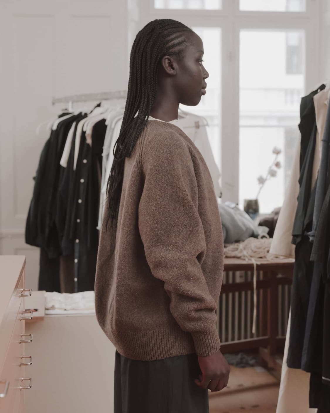 [XS/S,M/L]베이스레인지 25fw Soar 브이 니트/브라운 상품이미지2