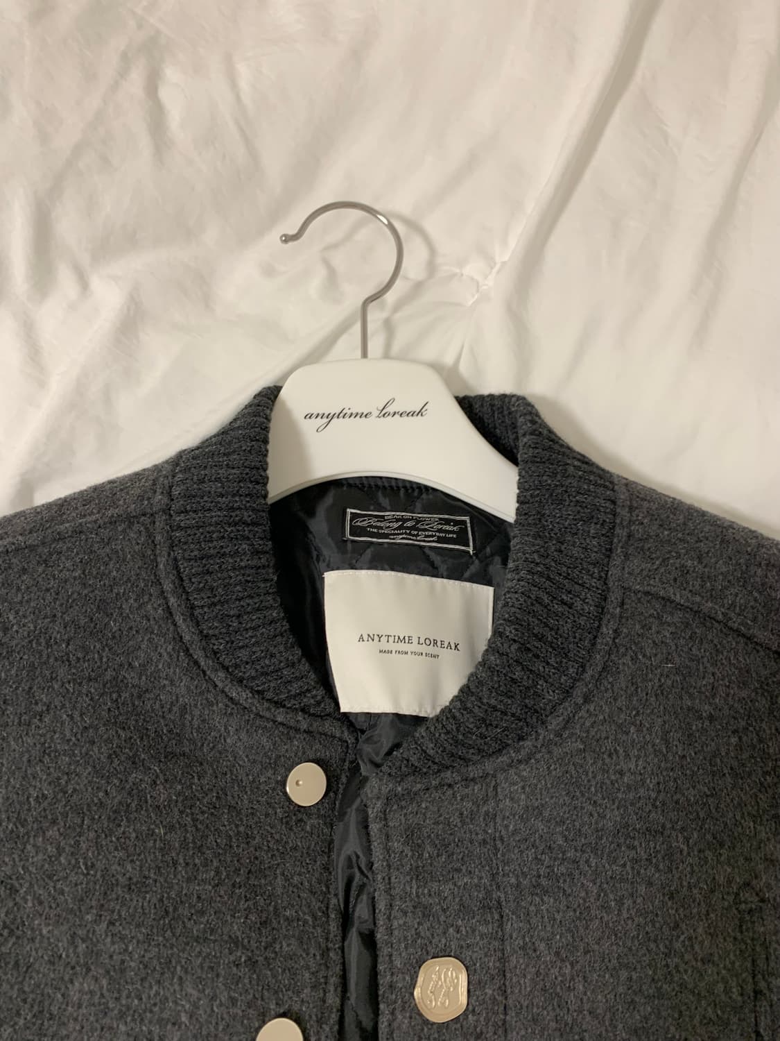 애니타임로릭 튤립 바시티 차콜 자켓 상품이미지2