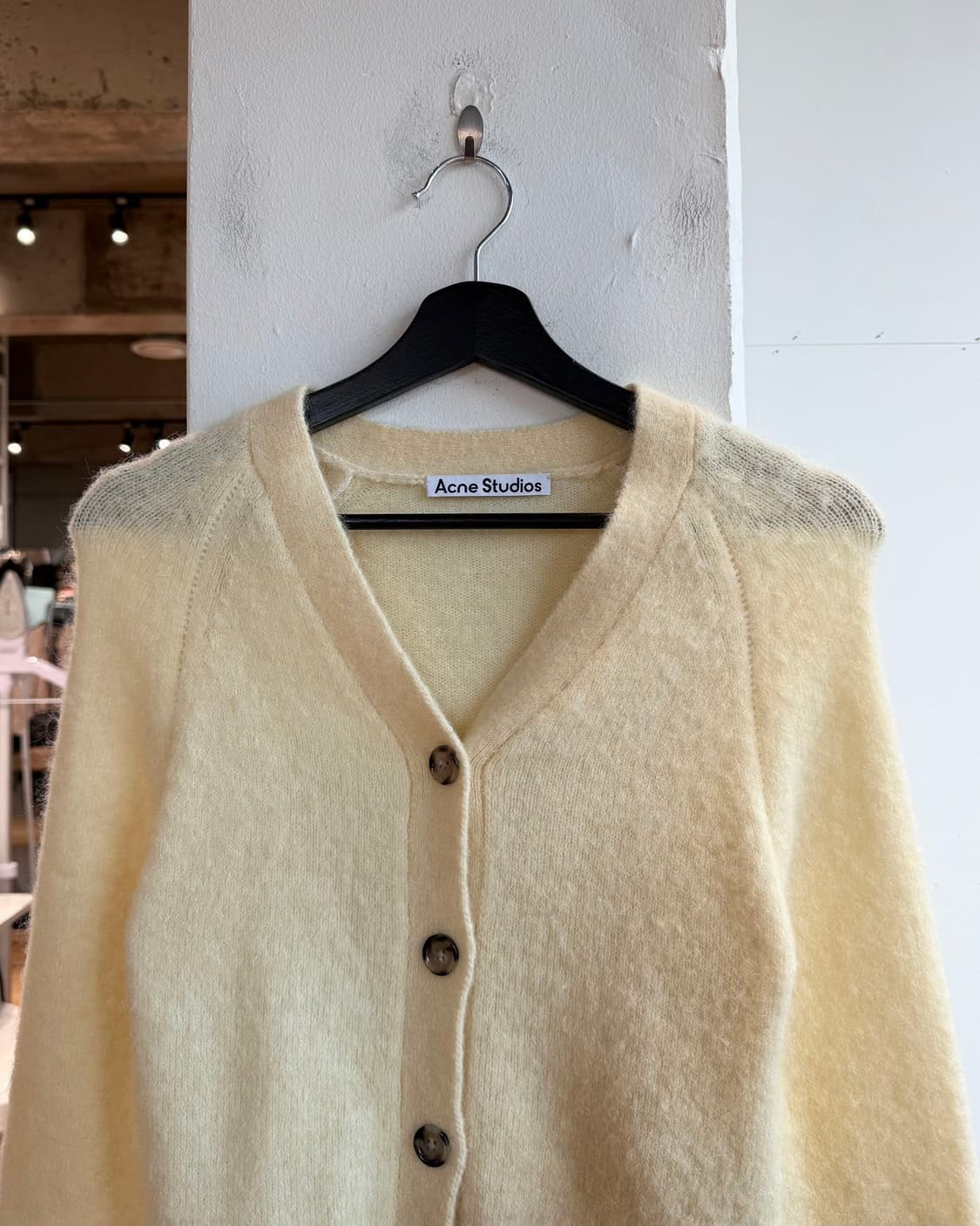 아크네 스튜디오 옐로우 알파카혼방 브이넥 가디건 상품이미지3