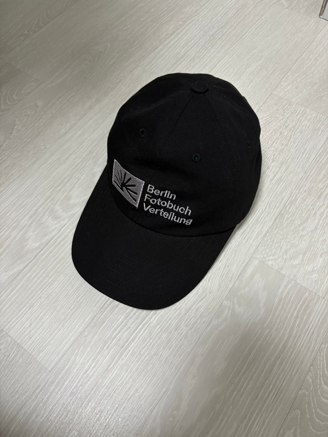 베를린포토북디스트리뷰션 로고 캡 상품이미지1