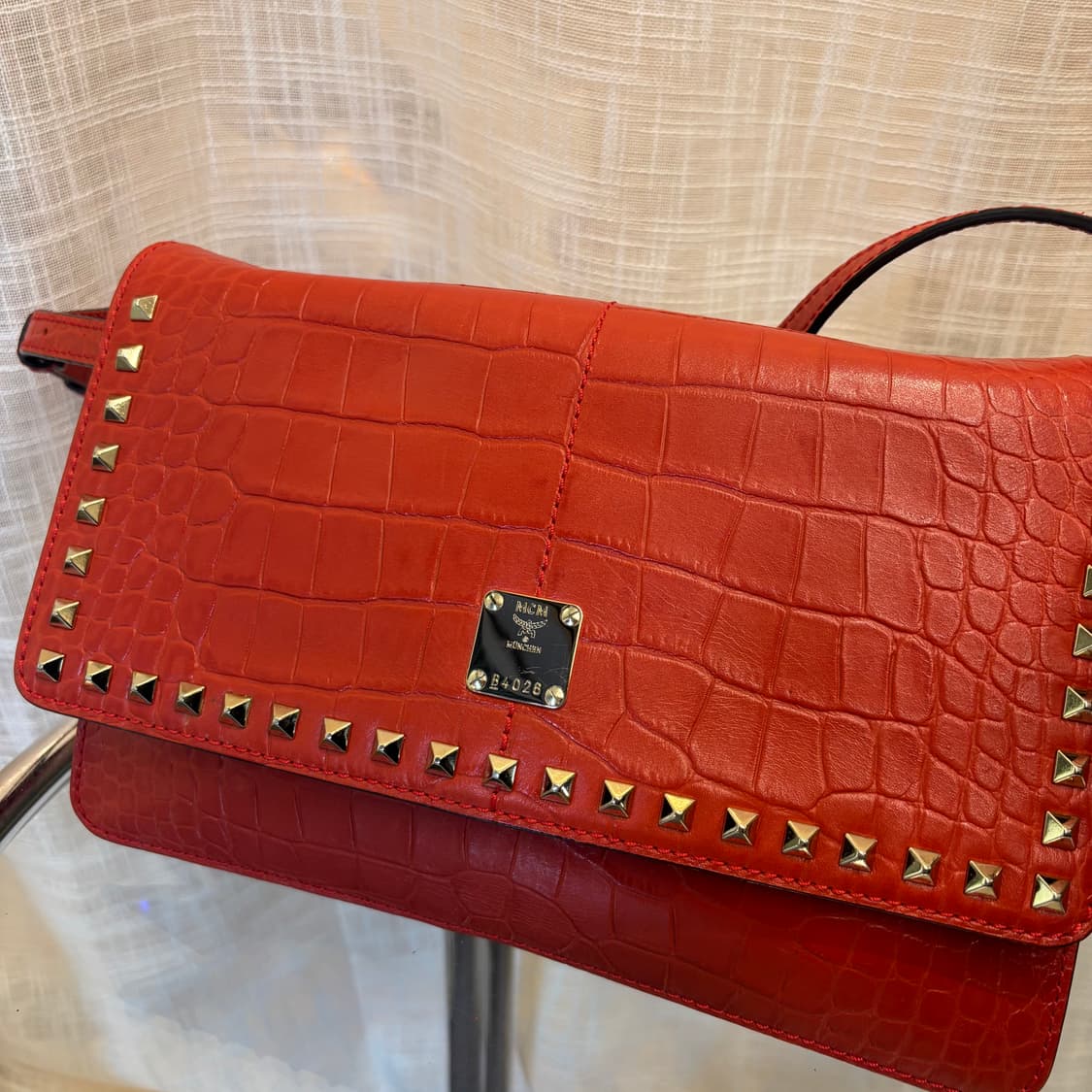 정품 MCM 스터드 금장 숄더백     상품이미지4