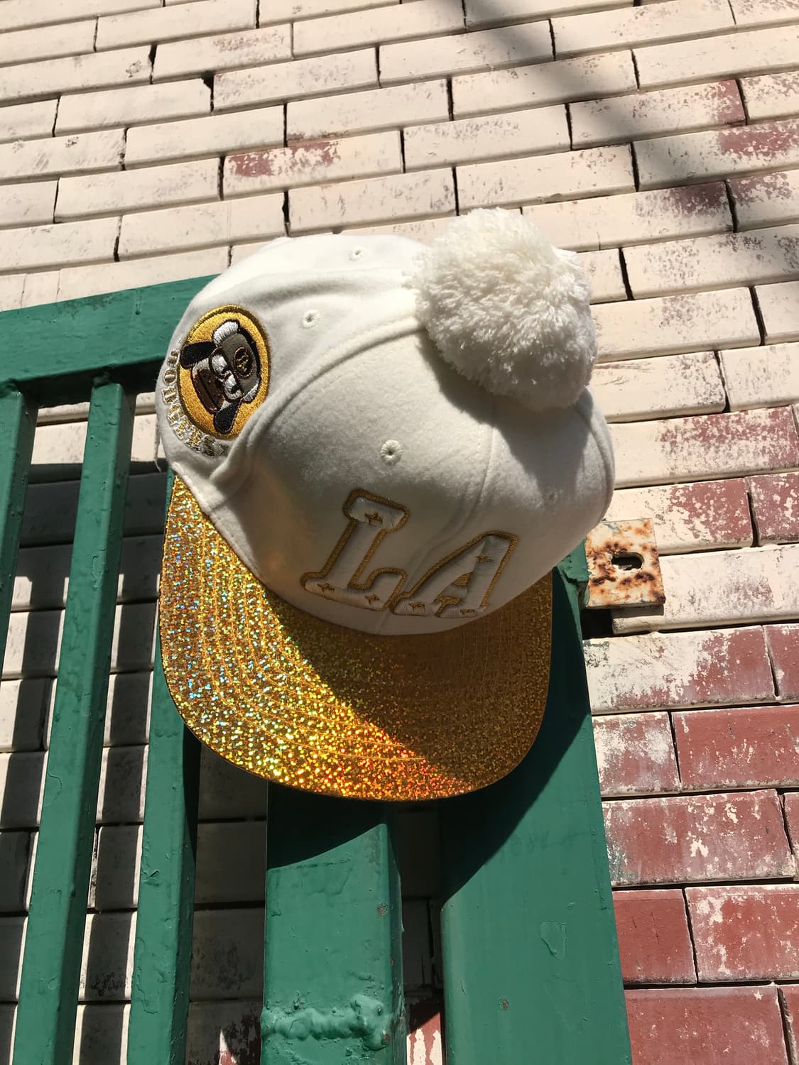 MLB 골드 홀로그램 폼폼이 스냅백  상품이미지3