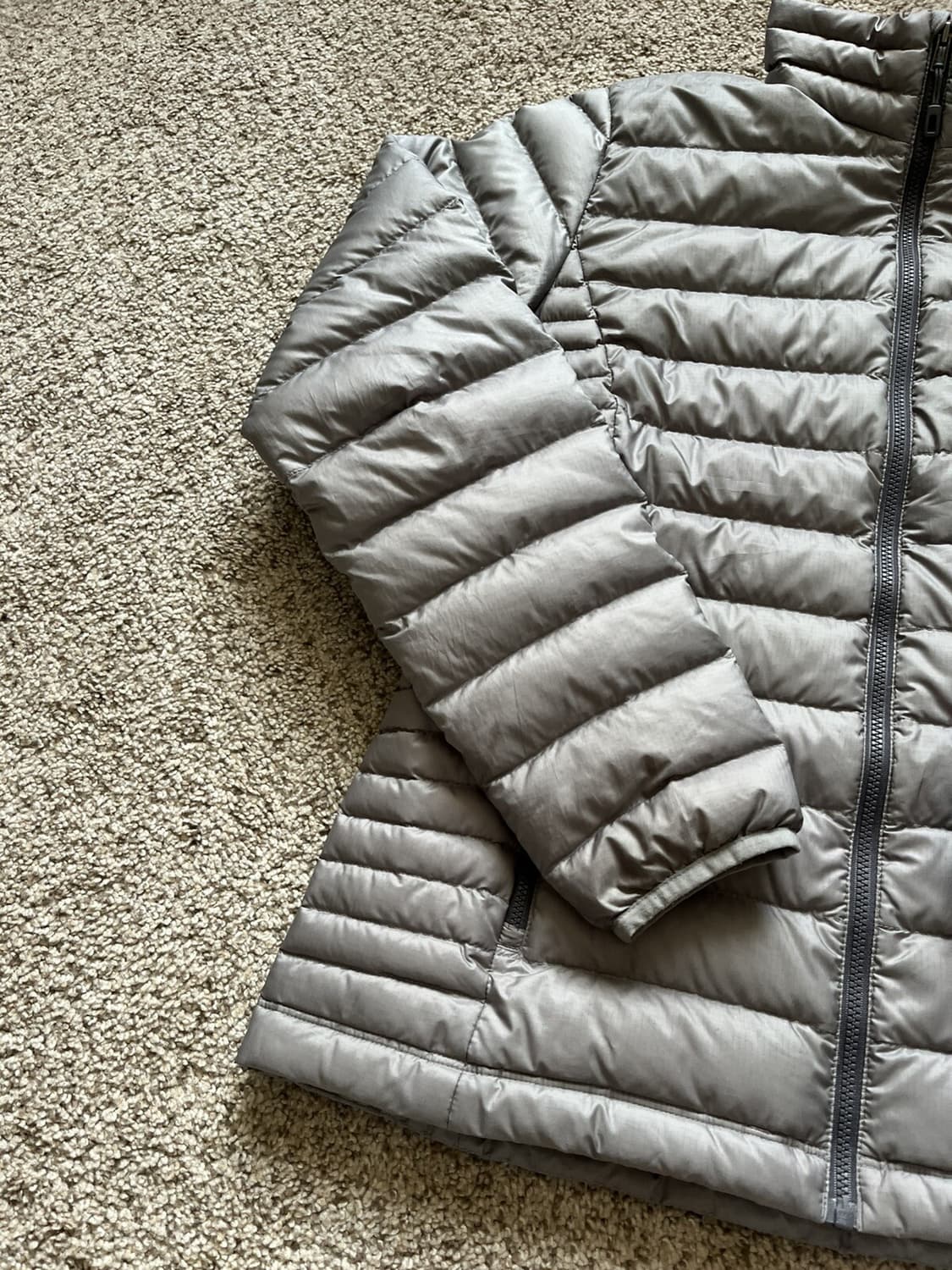 파타고니아 경량패딩 그레이 상품이미지2