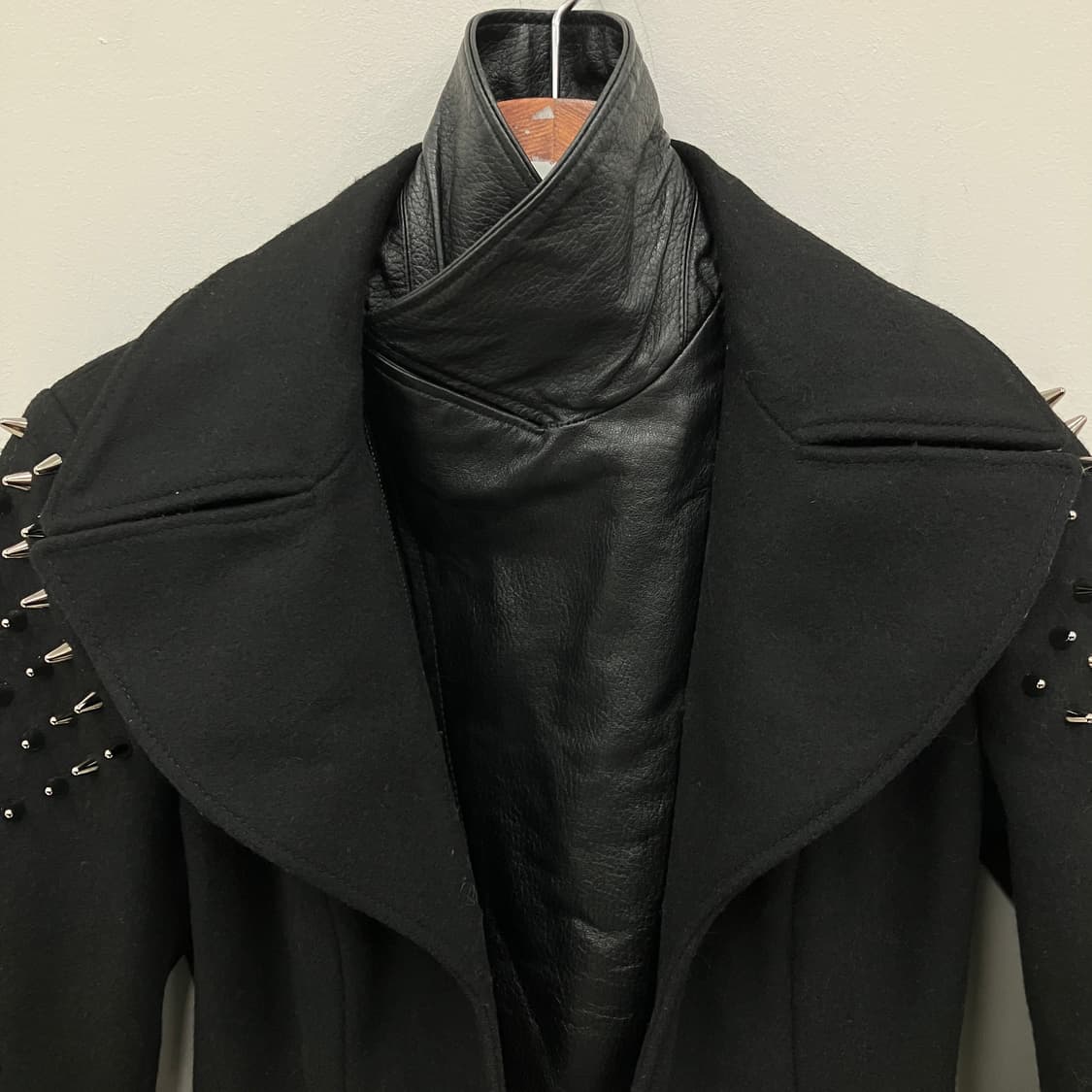 필립 플레인 꾸뛰르 스터드 가죽 트리밍 코트 XS 상품이미지4