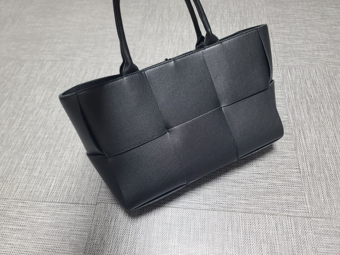 보테가베네타 아르코백 블랙 미디움 토트백 상품이미지1