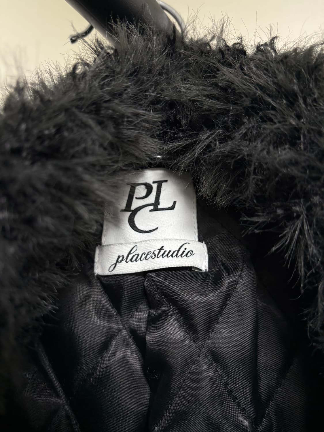 플레이스스튜디오 소프트 퍼 오버핏 자켓 상품이미지4