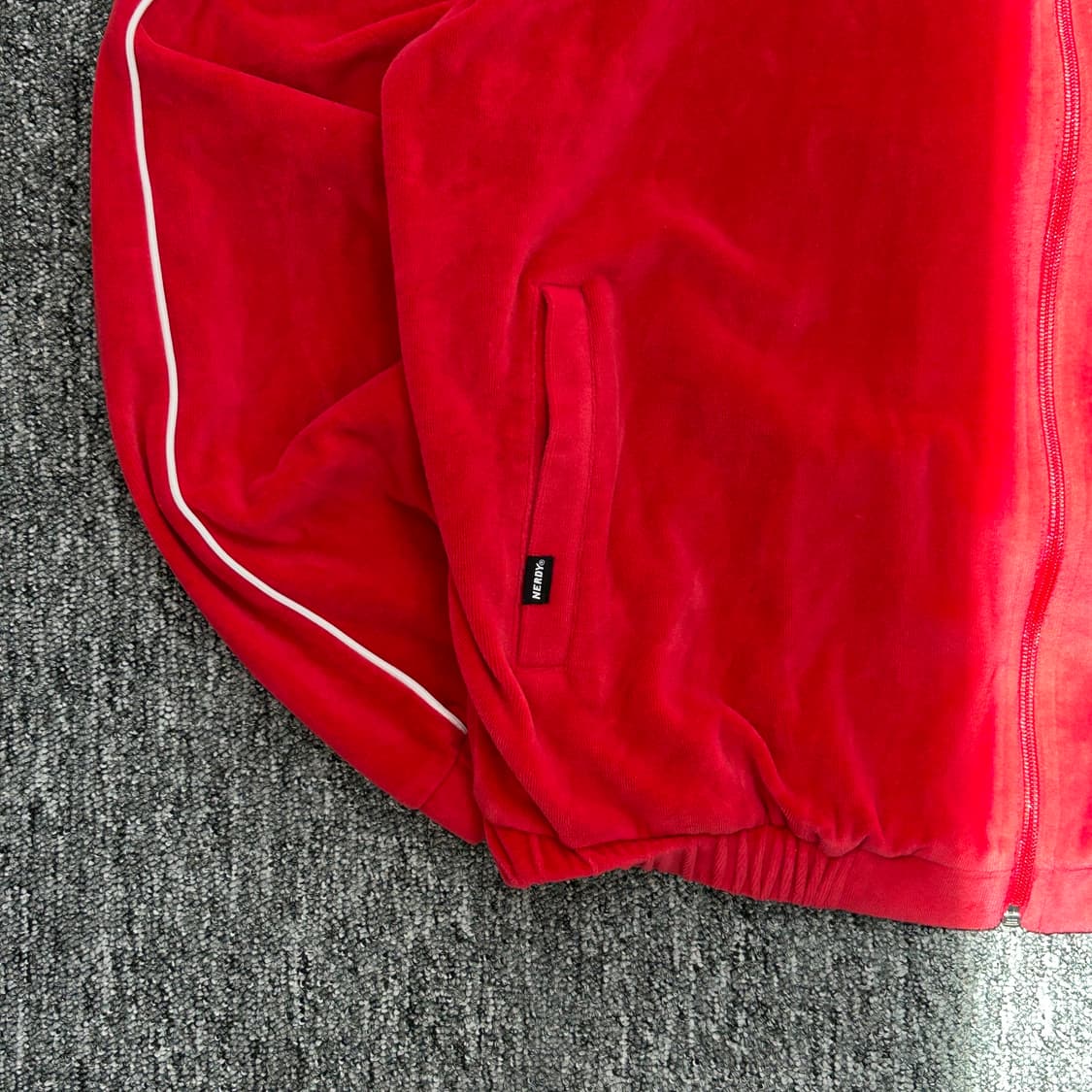 널디 레드 벨벳 트랙탑 져지 상품이미지3