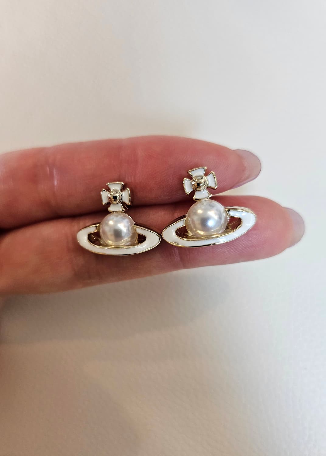 비비안웨스트우드 업사이클링 진주 화이트우주선 귀걸이 상품이미지8