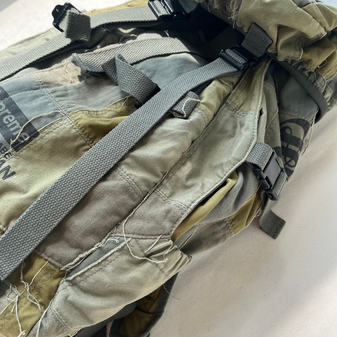 준야와타나베 맨 x 슈프림 패치워크 밀리터리 백팩 상품이미지4