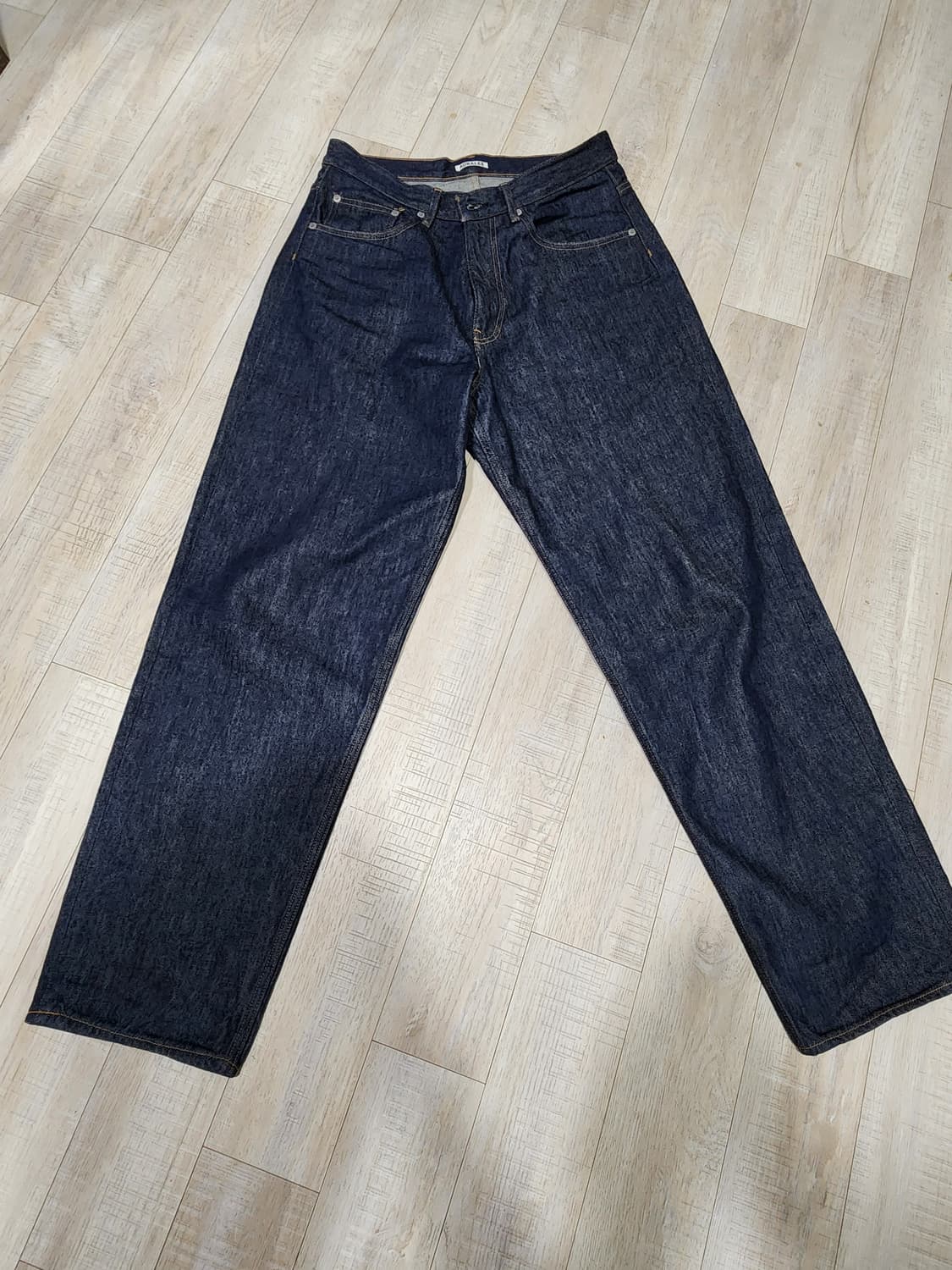 오라리
하드트위스트 와이드데님 인디고
32사이즈
 상품이미지1