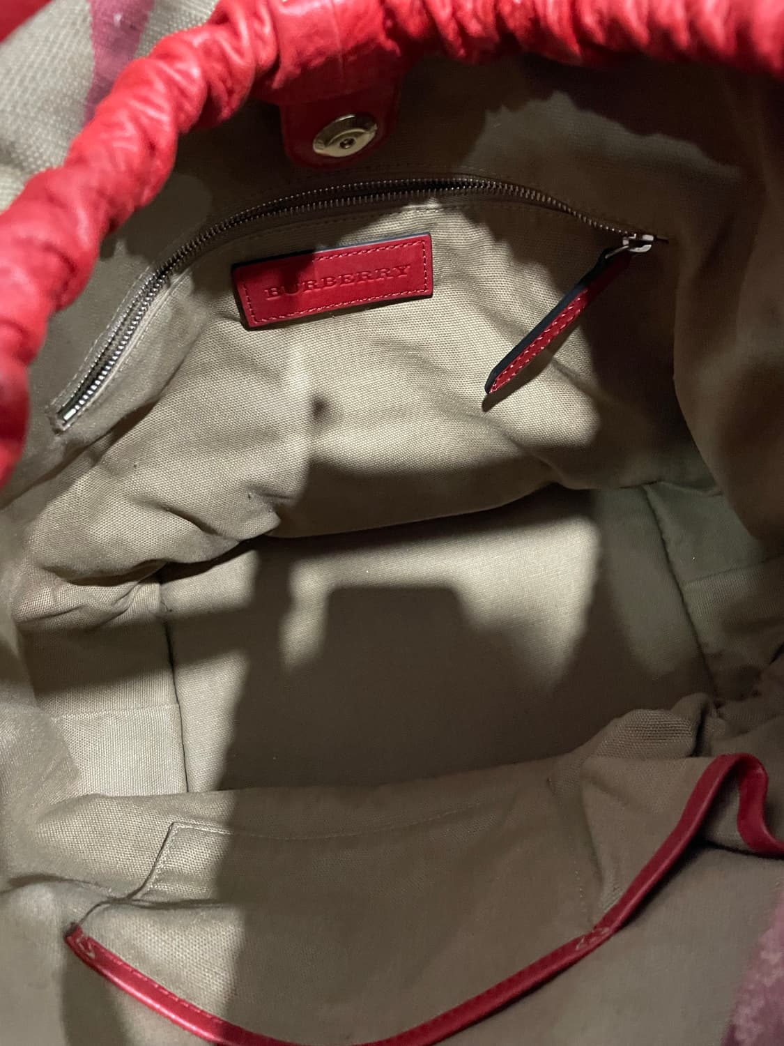 버버리 레드 가죽 버킷백 정품 상품이미지5