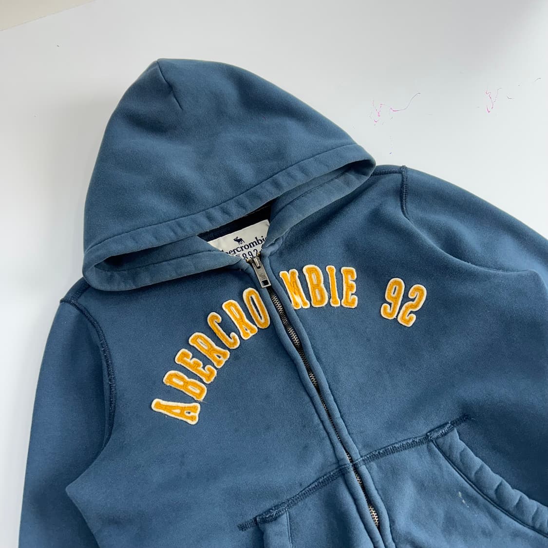 Abercrombie 아베크롬비 옐로우 스펠아웃 로고 네이비 후드집업   상품이미지4