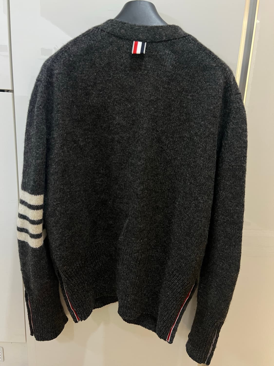 톰브라운 차콜 울가디건 3사이즈 (새상품급) 상품이미지2