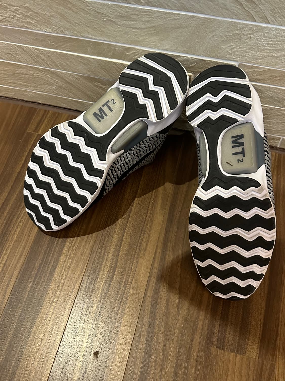 나이키 E.A.R.L 스니커즈  300~310 상품이미지4