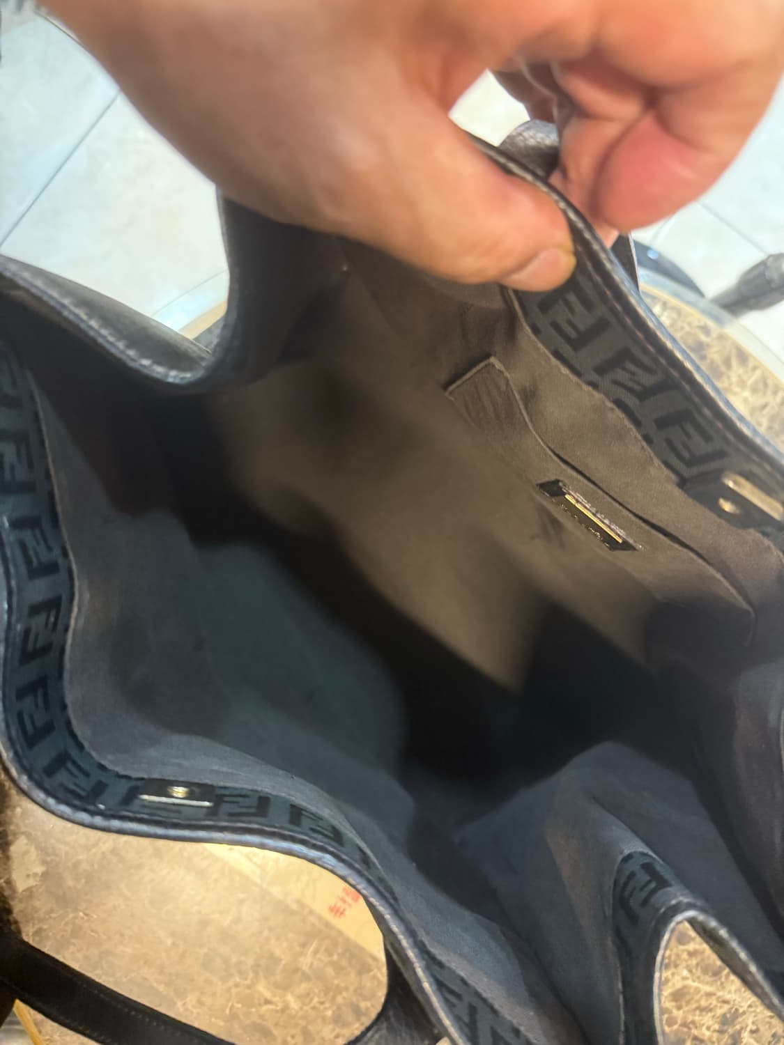 정품 펜디 주카 숄더백 팝니다 상품이미지6