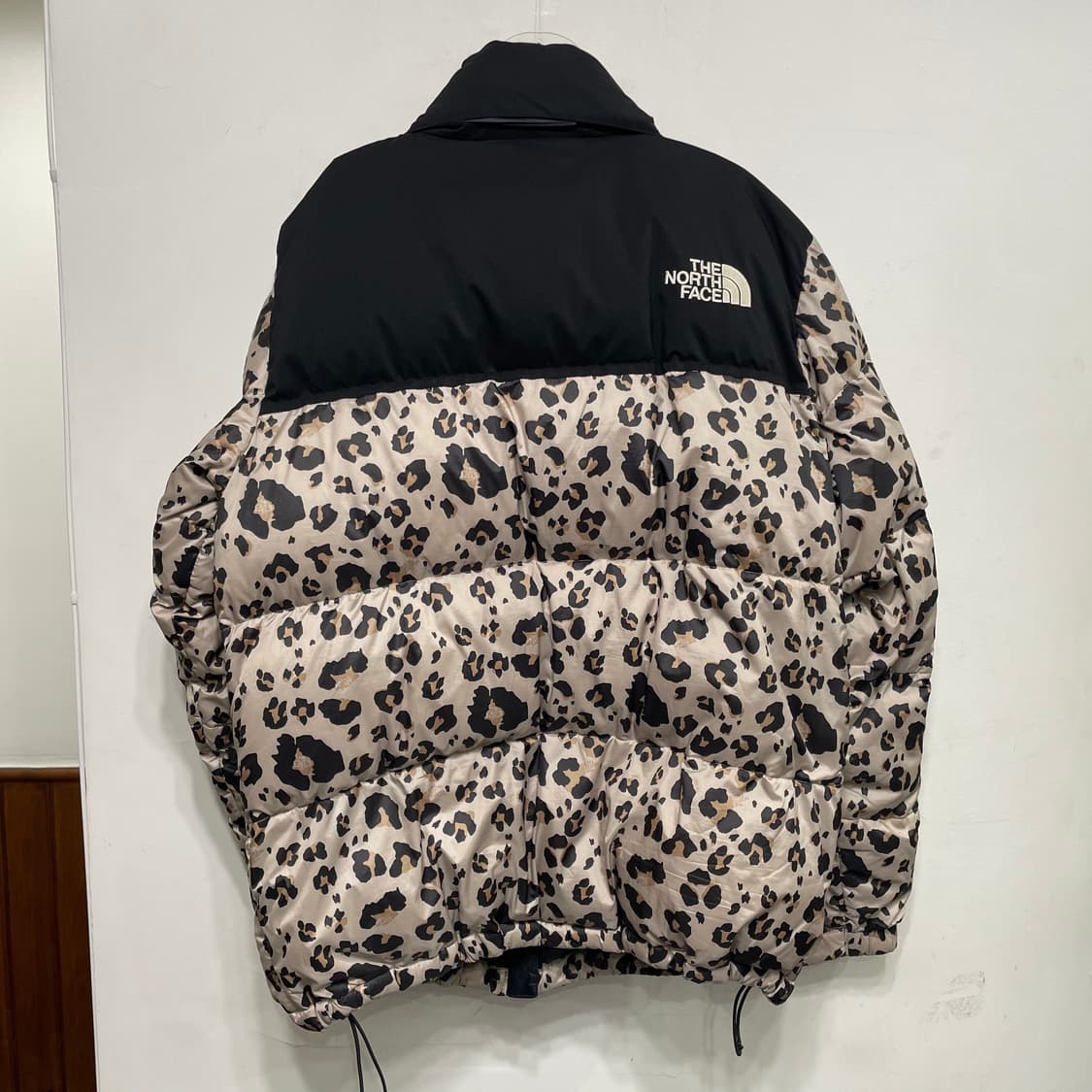 노스페이스 700 눕시 레오파드 패딩 상품이미지6