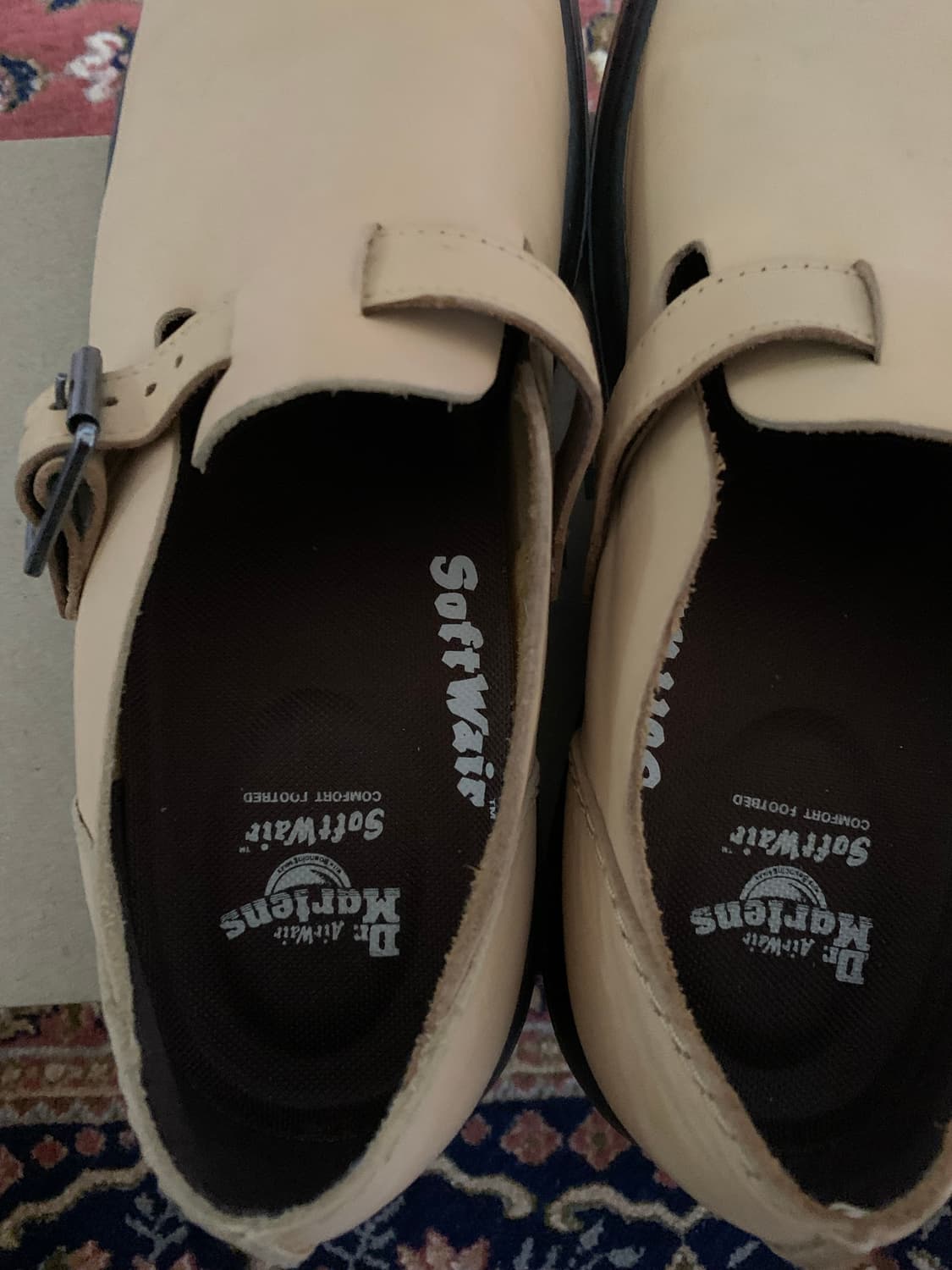 닥터마틴 패트리샤 베이지 사이즈는 EU42, UK8, US10 상품이미지2