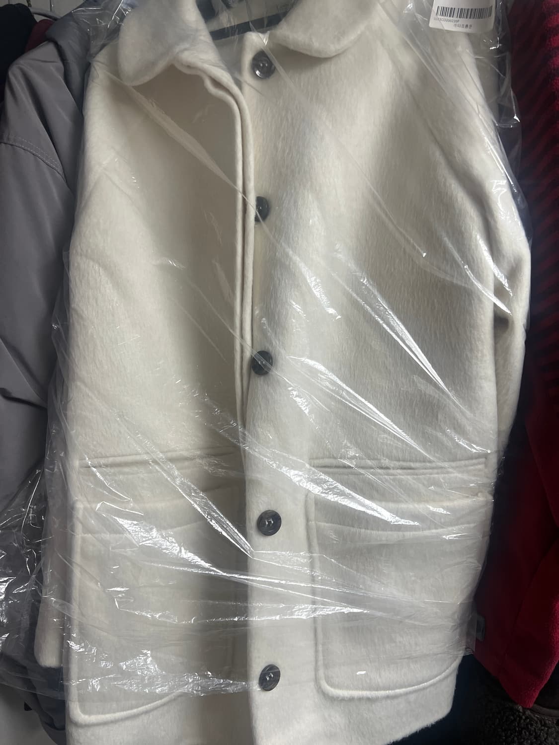 레터프롬문 헤어리 라운드 카라 울 하프 코트 아이보리 상품이미지3