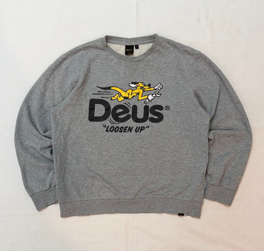 데우스 엑스 마키나 그래픽 맨투맨 스웻 상품이미지1