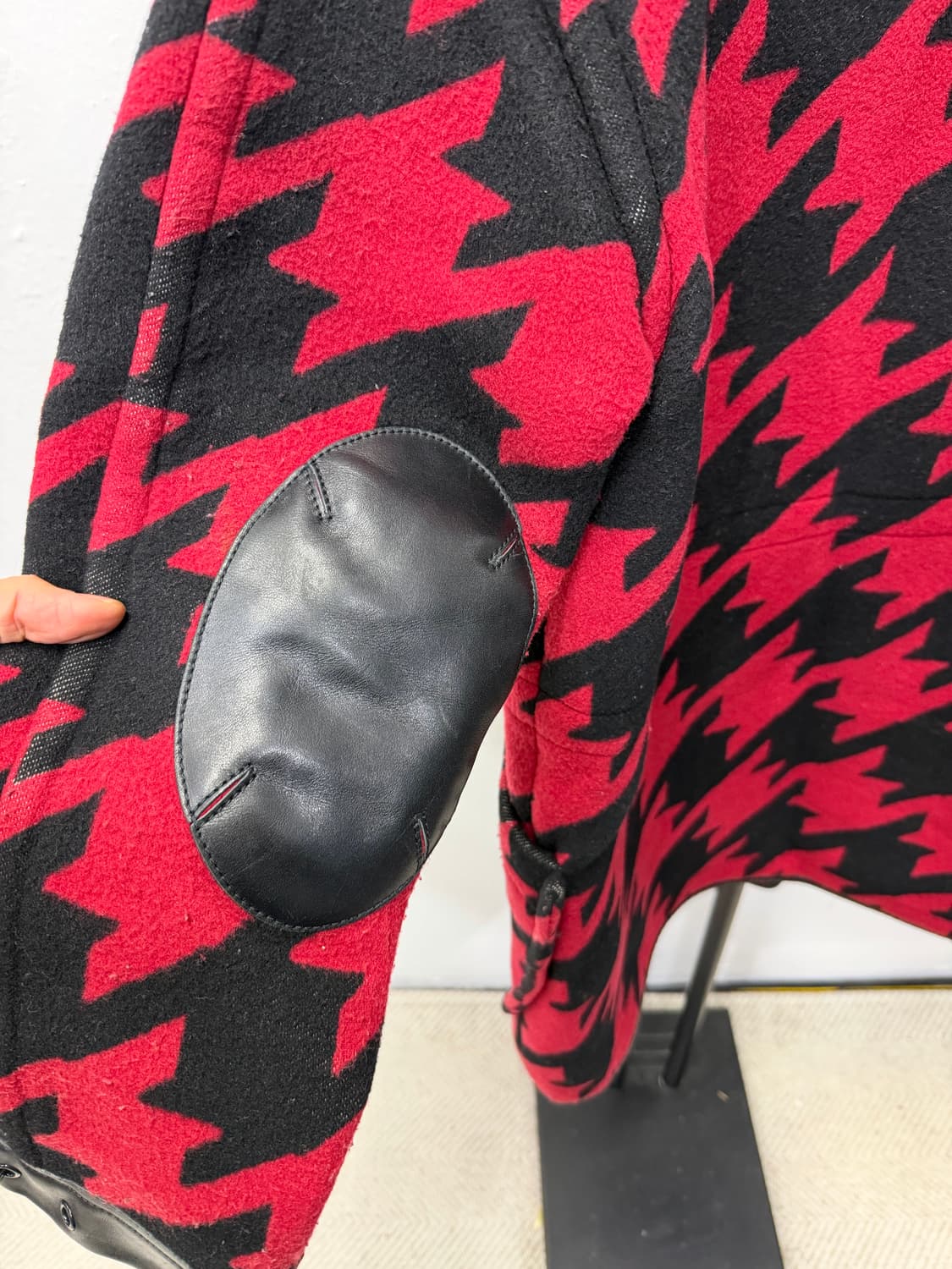 정품) COACH 코치 레드 블랙 하운드투스 체크 코트 M 상품이미지5